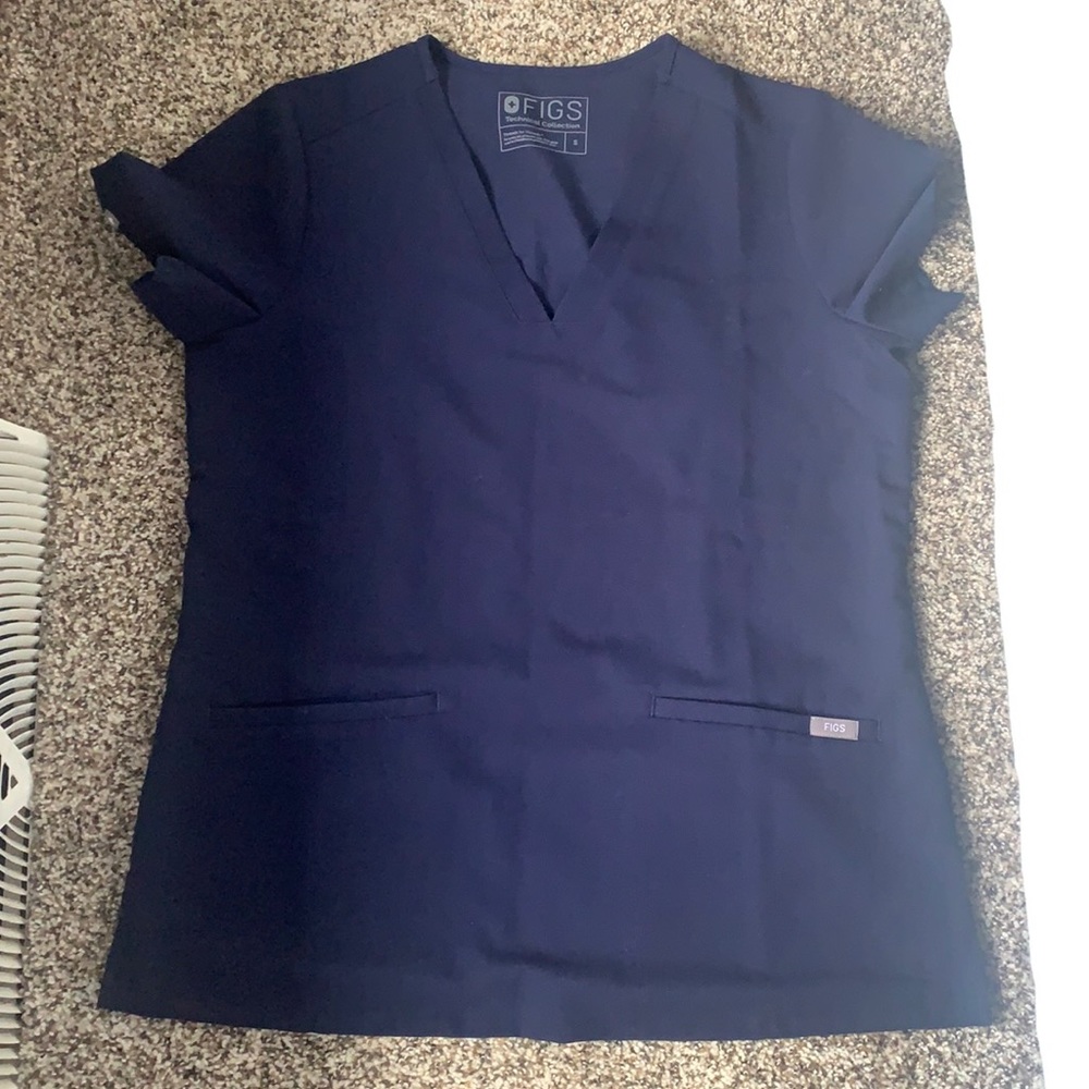 FIGS navy scrub top. Size small. No flaws!